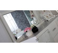 Прямоугольное настенное зеркало в гостиную Мира MIRA-10 белое Прямоугольное настенное зеркало в гостиную Мира MIRA-10 белое