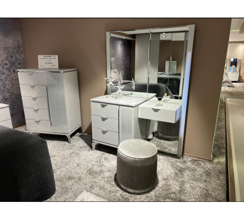 Туалетный столик Лоретто (Loretto) LORET-35 Туалетный столик Лоретто (Loretto) LORET-35